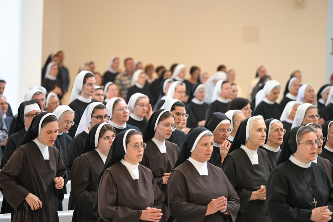 Preko 400 redovnika i redovnica okupilo se u Kninu