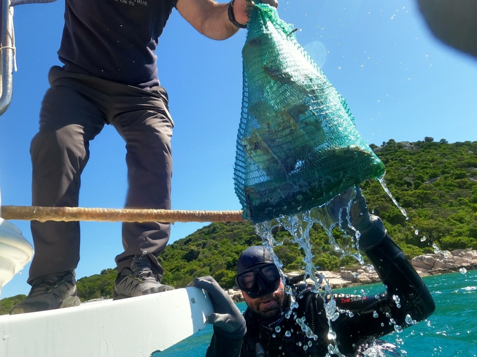 Ronilački klub 'Murter-Kornati' u akciji čišćenja podmorja oko 13 otočića u općini