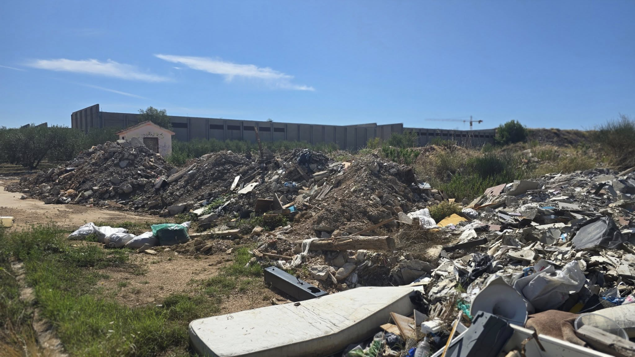 Nekada važna festivalska lokacija, danas divlji deponij: Što se to događa u ex vojarni Bribirskih knezova?