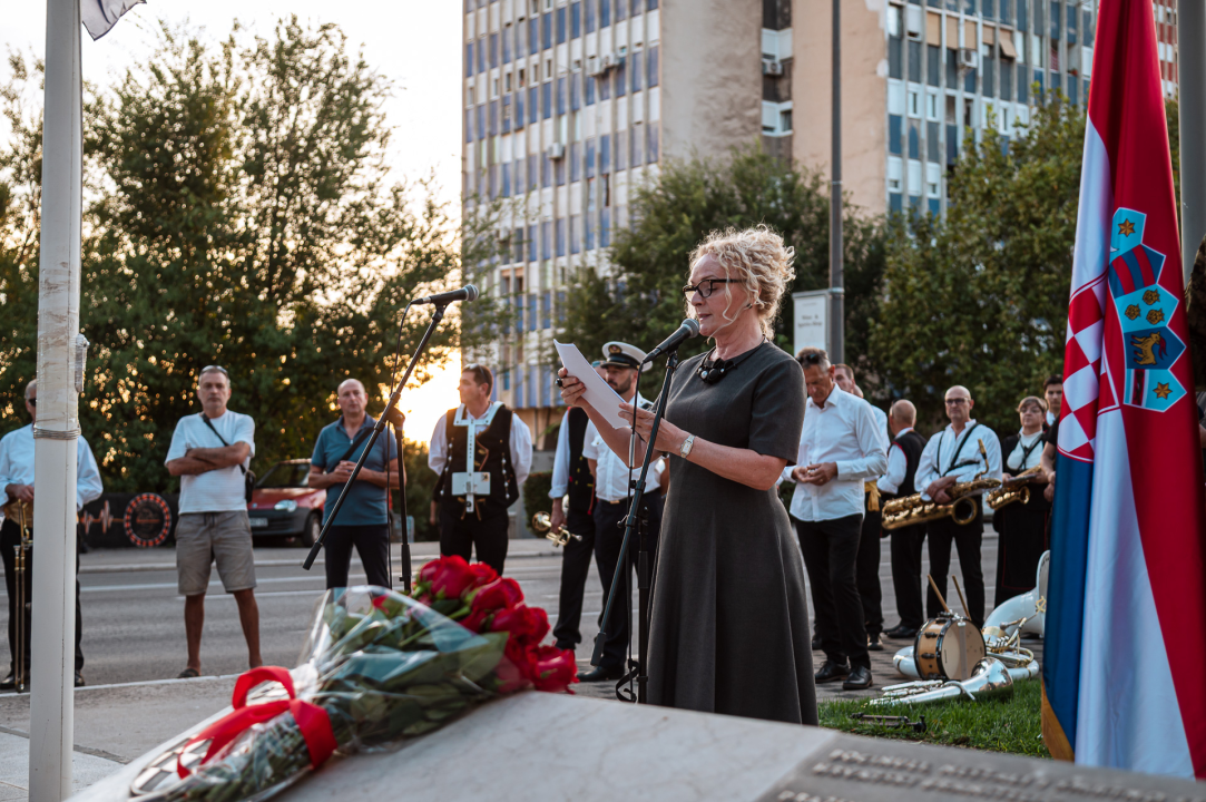 Polaganjem vijenaca, komemoracijom, mimohodom i bakljadom obilježen 34. spomendan Rujanskog rata
