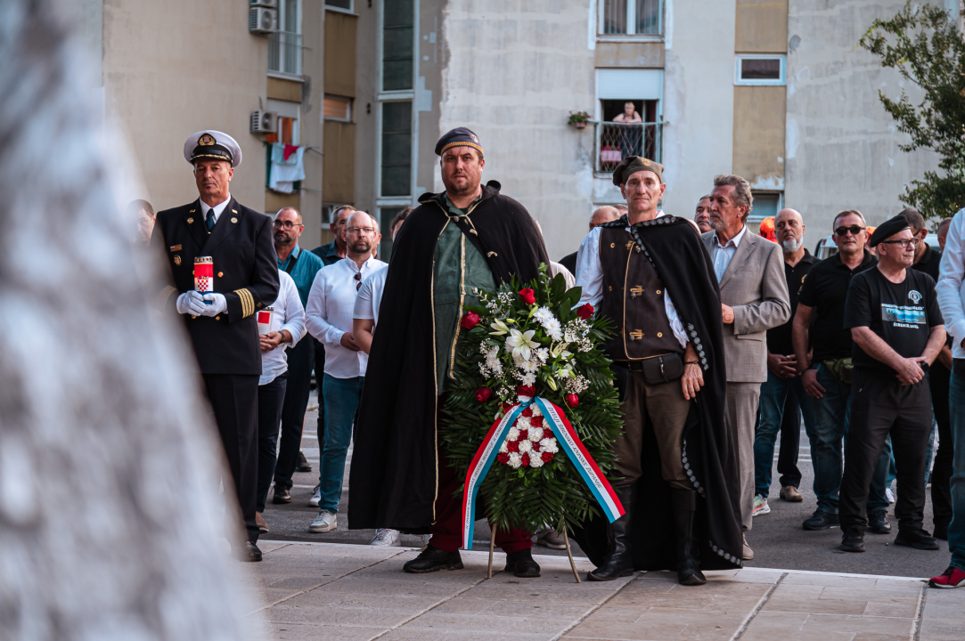Polaganjem vijenaca, komemoracijom, mimohodom i bakljadom obilježen 34. spomendan Rujanskog rata