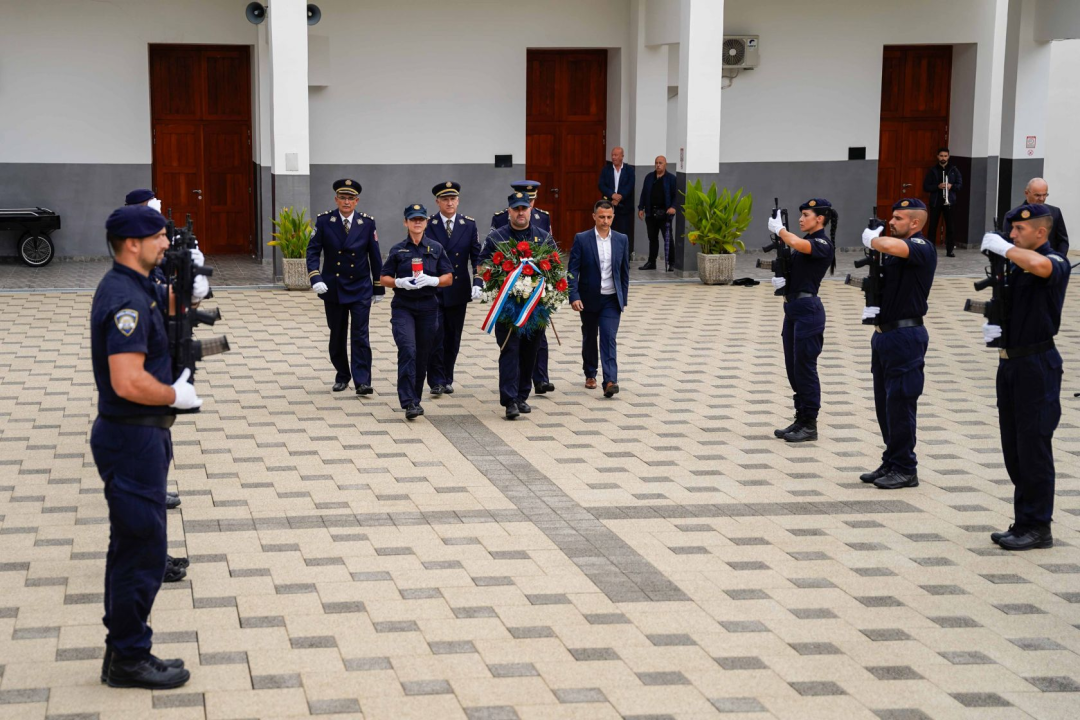 FOTO Povodom Dana policije i blagdana sv. Mihovila položeni vijenci na Kvanju
