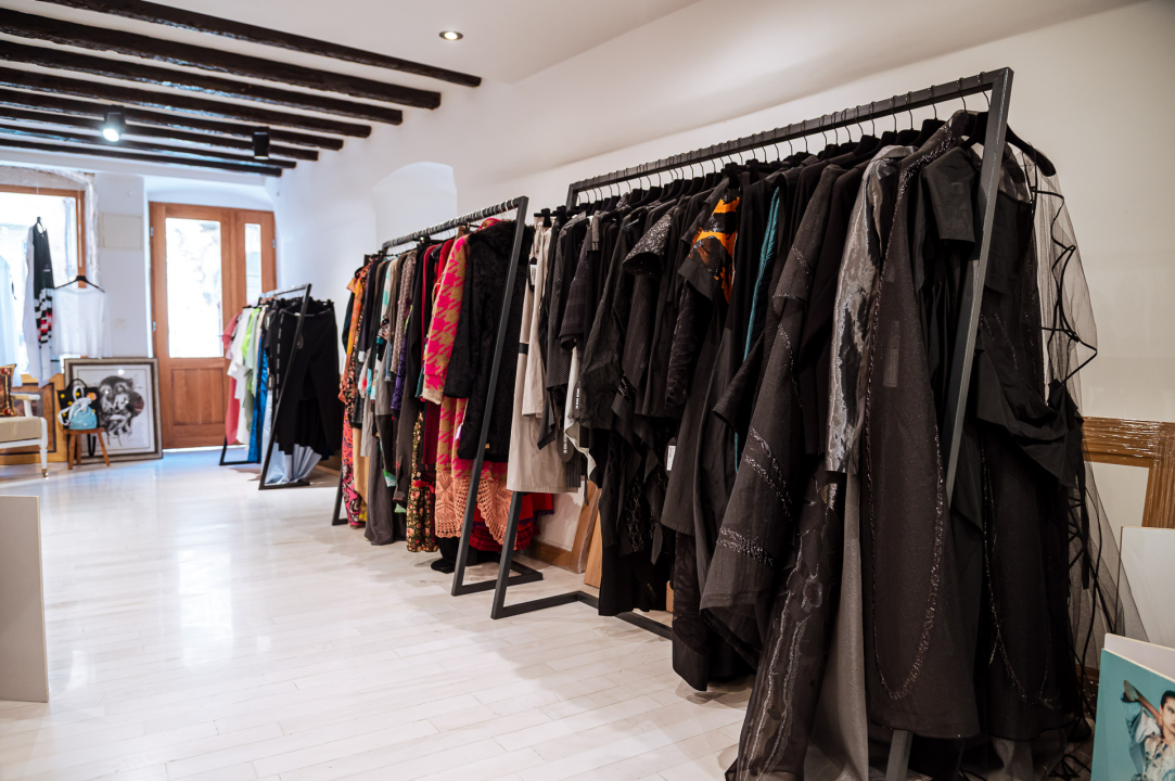 FOTO Iskoristite listopadske popuste na umjetnička djela i unikatnu odjeću u Galeriji Juraj Dalmatinac