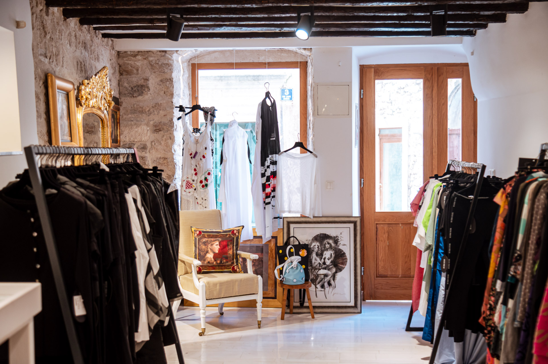 FOTO Iskoristite listopadske popuste na umjetnička djela i unikatnu odjeću u Galeriji Juraj Dalmatinac