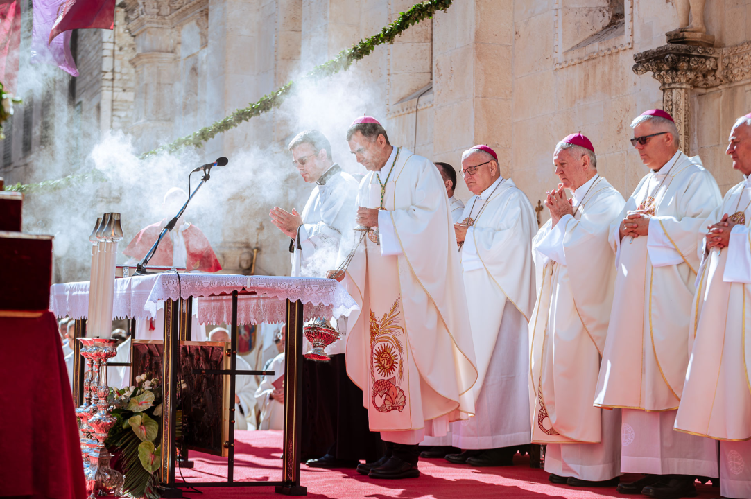FOTO Održana svečana procesija i sveta misa u povodu blagdana sv. Mihovila