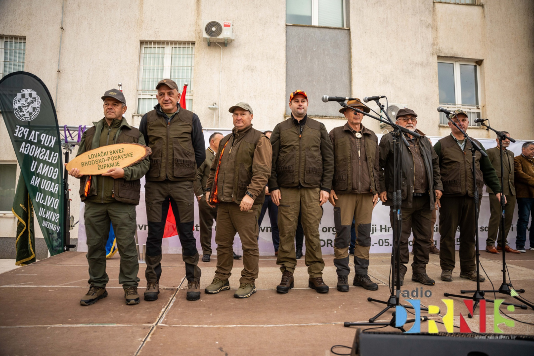 U Drnišu otvoreno Državno prvenstvo u radu lovnih pasa