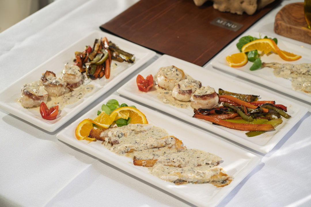 FOTO Petkom se u Konobi Oli uživa u dalmatinskoj spizi, pjesmi i odličnoj atmosferi!