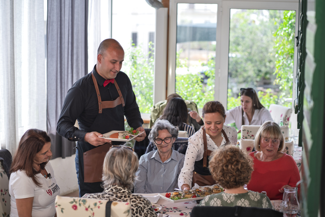 FOTO Petkom se u Konobi Oli uživa u dalmatinskoj spizi, pjesmi i odličnoj atmosferi!