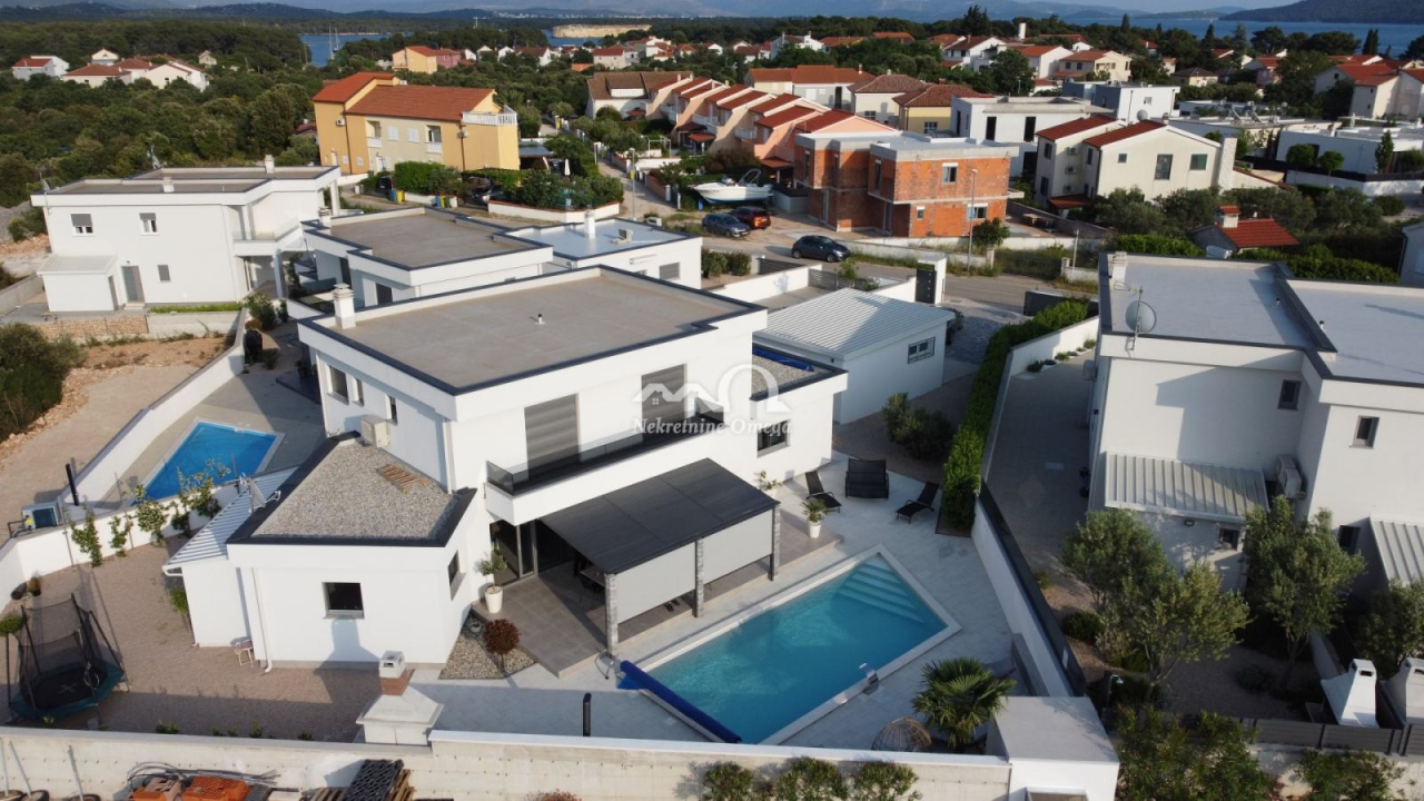 Luksuz uz more: Izdvojili smo najljepše vile s bazenima u okolici Šibenika do 1,6 milijuna eura