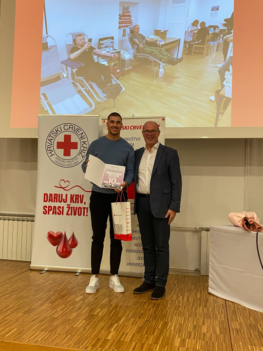 Crveni križ Knin obilježio Dan darivatelja krvi: 'Prikupili 670 doza krvi samo u ovoj godini'