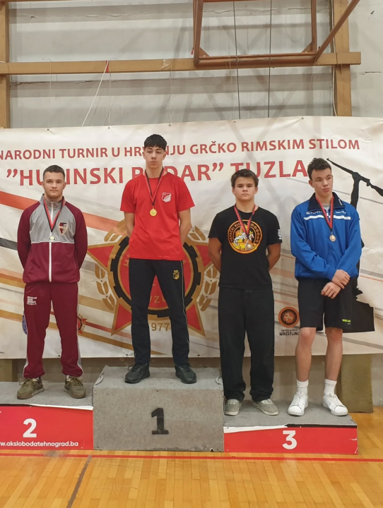 FOTO Hrvačima Šibenika dvije medalje s Prvenstva Hrvatske te tri s tuzlanskog turnira