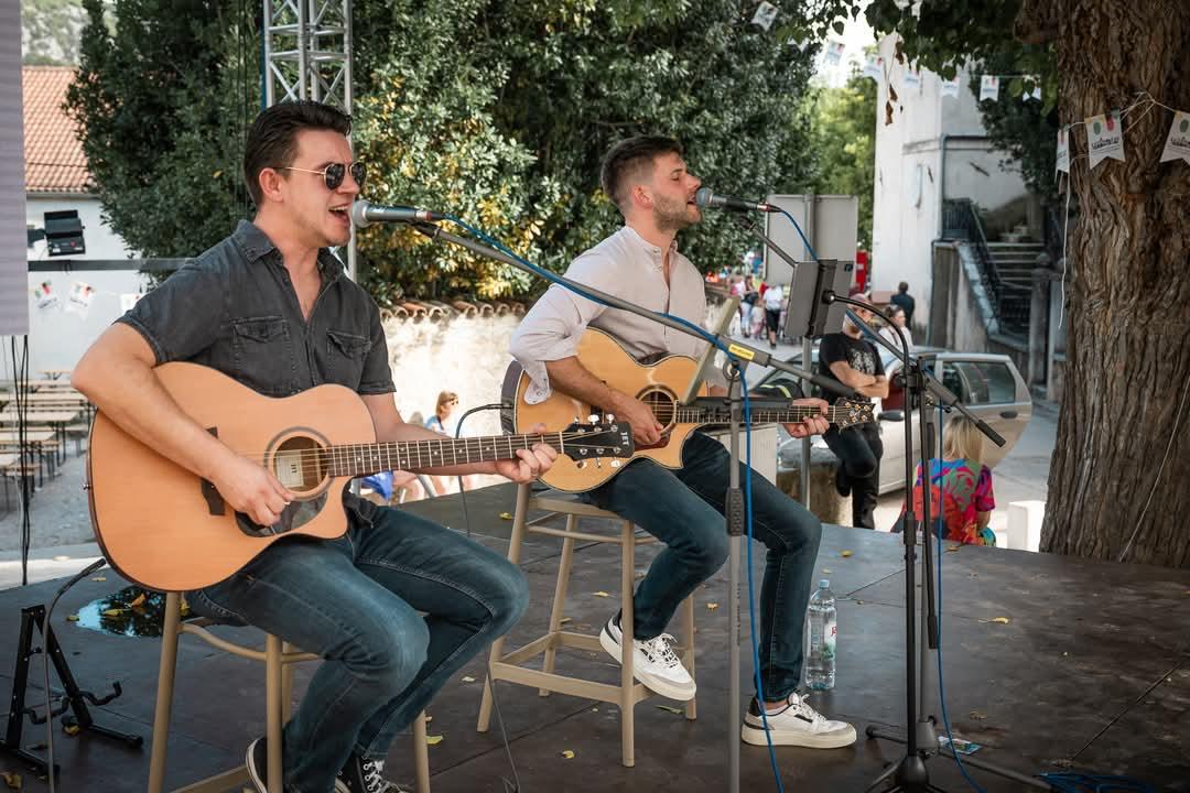 FOTO Libar acoustic duo donosi vrhunsku atmosferu u Mozart, a nakon vikenda…