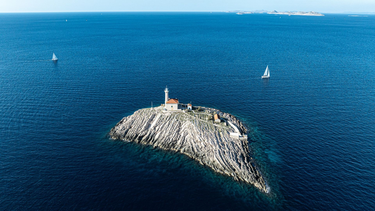 Jedriličarski spektakl u Vodicama: Zlatni olimpijac Fantela i Scorpio pokorili 22. Jabuku