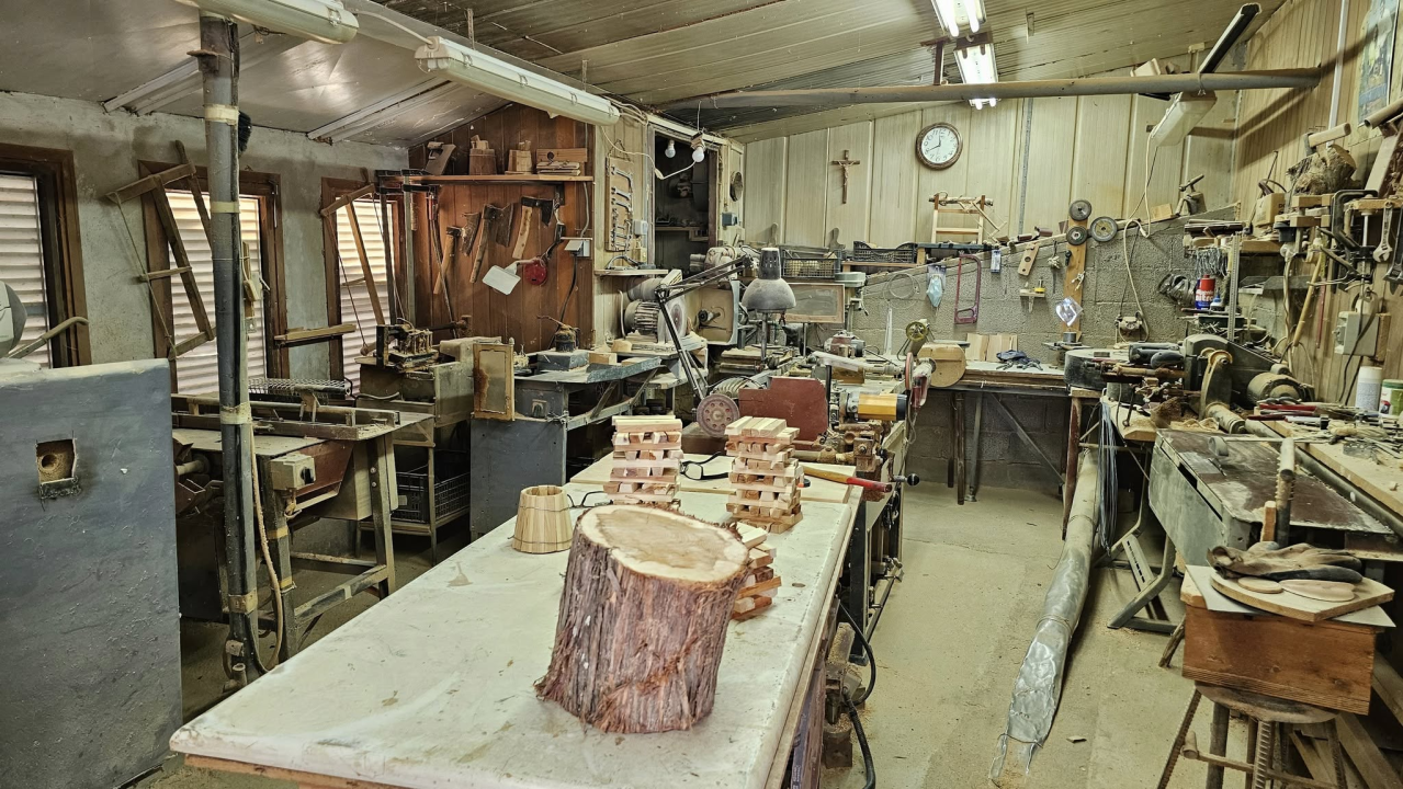 Ivan Tomić izrađuje susak.