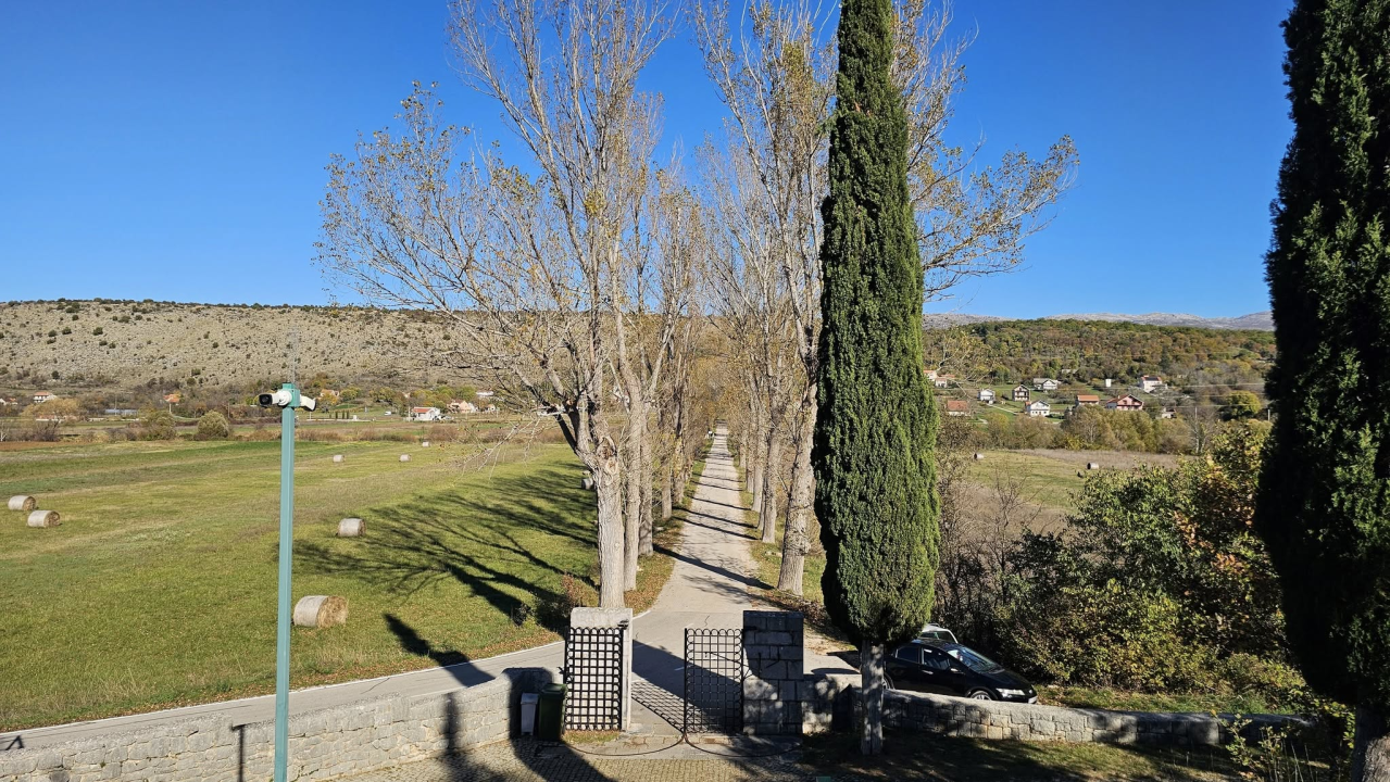 Mauzolej u Otavicama spomenik je jednom vremenu, rodnom kraju i zavjetu