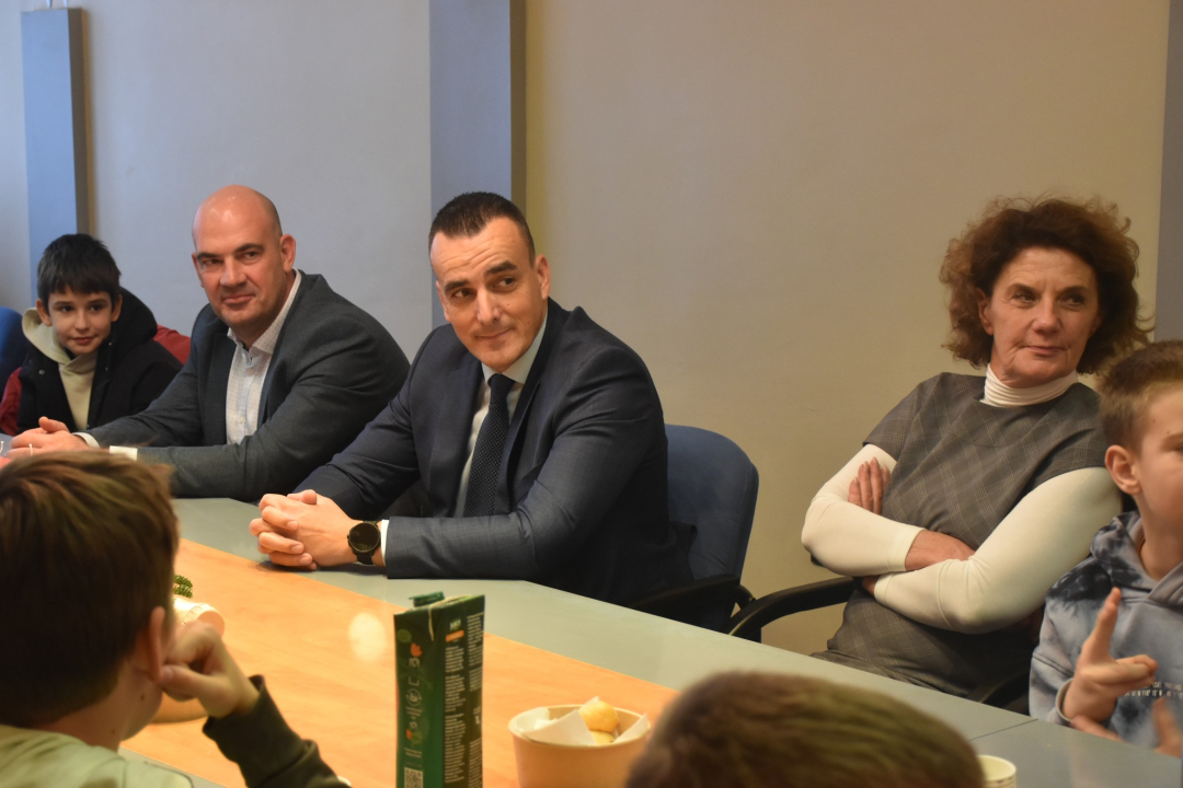 Četvrtaši OŠ Jurja Šižgorića posjetili župana na radnom mjestu