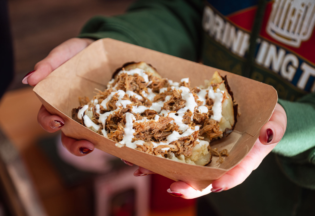 FOTO Novi šibenski street food: Broot Al’ No.1 donosi gotova jela, slasne sendviče i svjetski hit – spud bud krumpir! 