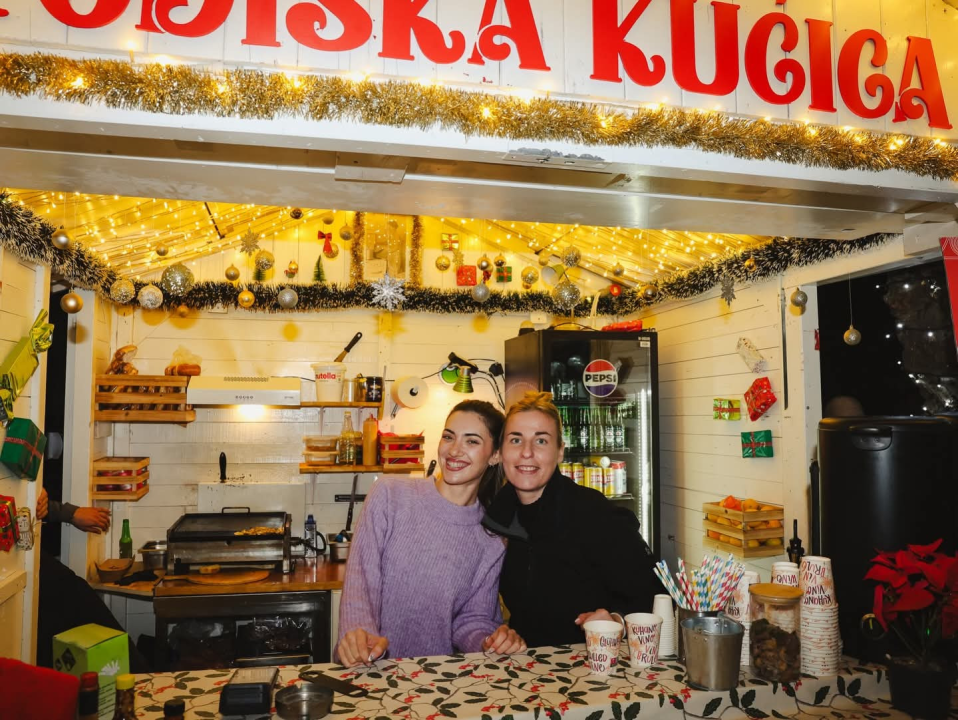 Advent u Vodicama sinoć uz pjesmu i dobru energiju Fenixa: Večeras stiže Vojko V