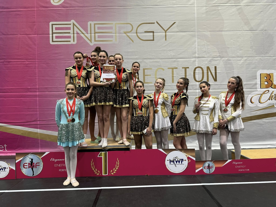 FOTO Šibenskim mažoretkinjama sedam medalja na 'Christmas Openu' u Budimpešti