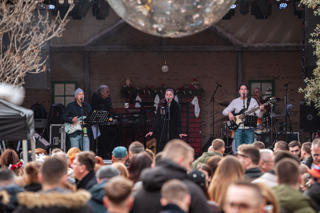 Badnjak u Šibeniku i ove godine uz savršeni soundtrack: Fenixi zapalili park