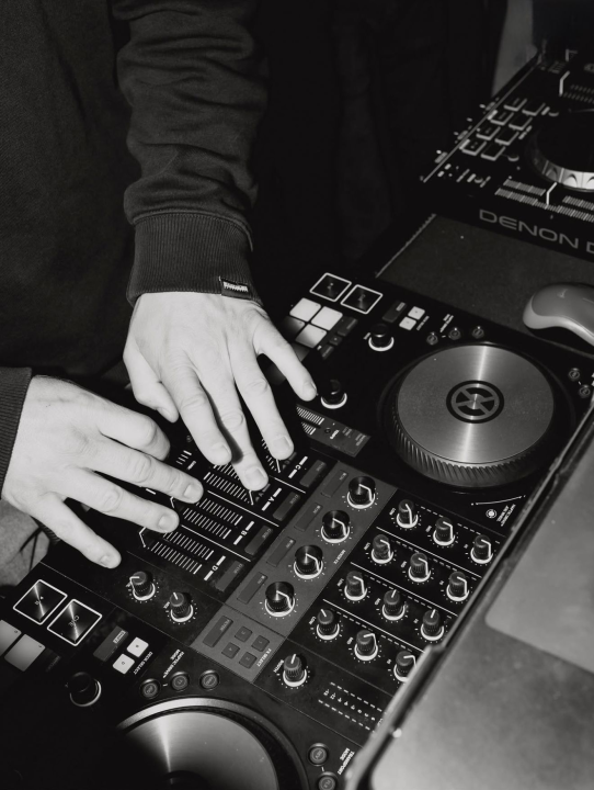 FOTO Dočekajte 2026. u Naturi uz vrhunske zalogaje, pjenušac i hitove koji vas neće pustiti s plesnog podija!