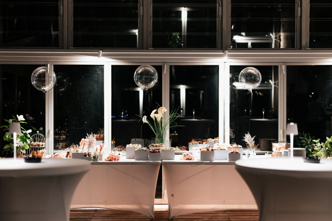 FOTO Dočekajte 2026. u Naturi uz vrhunske zalogaje, pjenušac i hitove koji vas neće pustiti s plesnog podija!