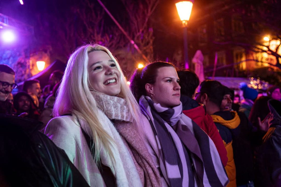 FOTO Šibenčani i gosti guštali u najluđoj noći na nekoliko lokacija, nije ih omela ni hladnoća