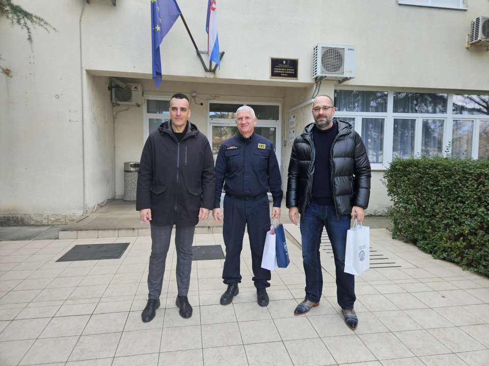 FOTO Rakić i Mileta posjetili hitne i dežurne službe koje su i noćas imale puno posla