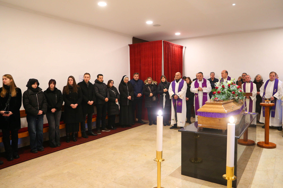 Don Ivan Rojko pokopan u svećeničku grobnicu na Gradskom groblju Kvanj