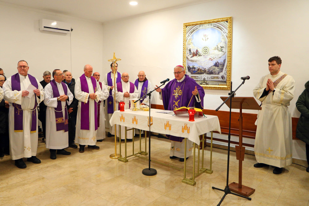 Don Ivan Rojko pokopan u svećeničku grobnicu na Gradskom groblju Kvanj