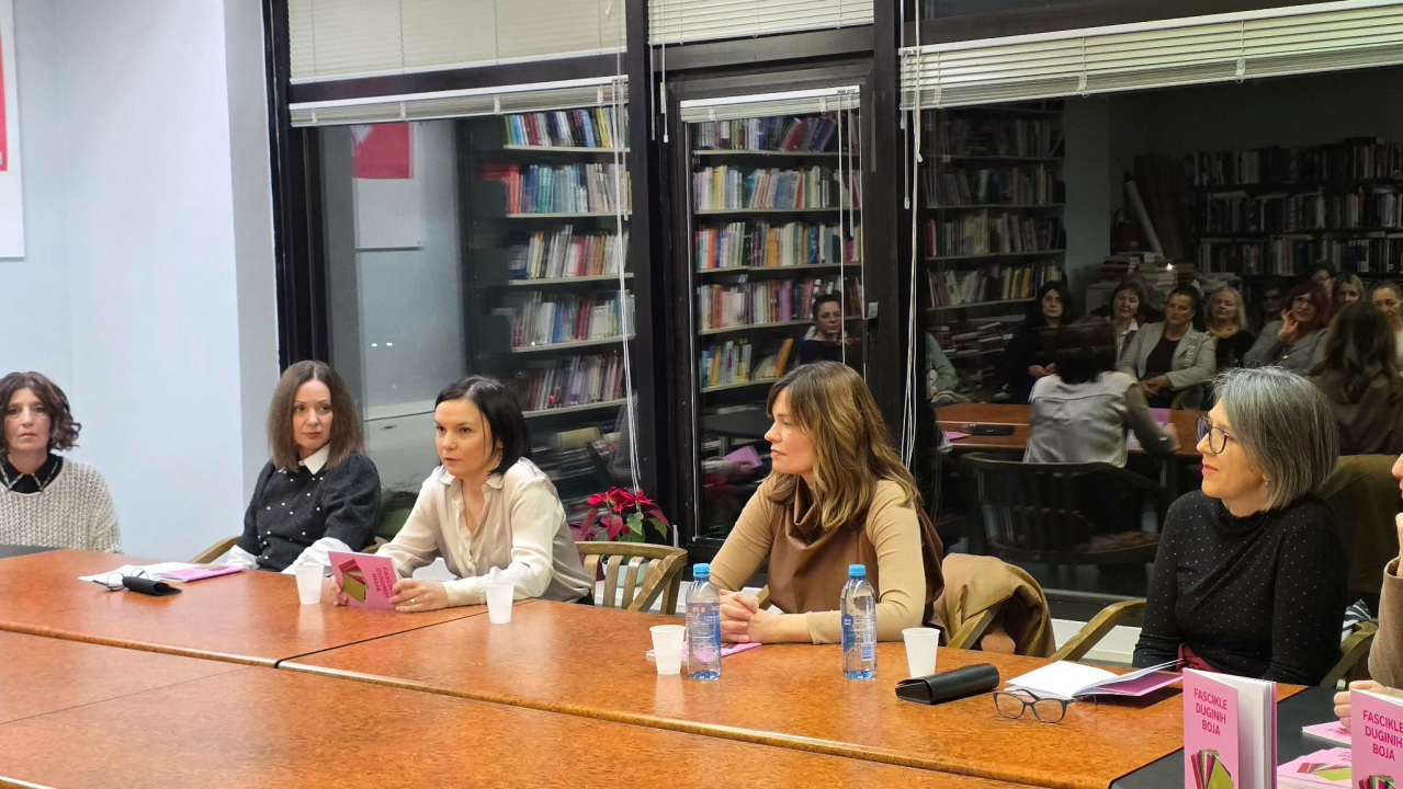 Knjiga 'Fascikle duginih boja' predstavljena u Narodnoj knjižnici Drniš