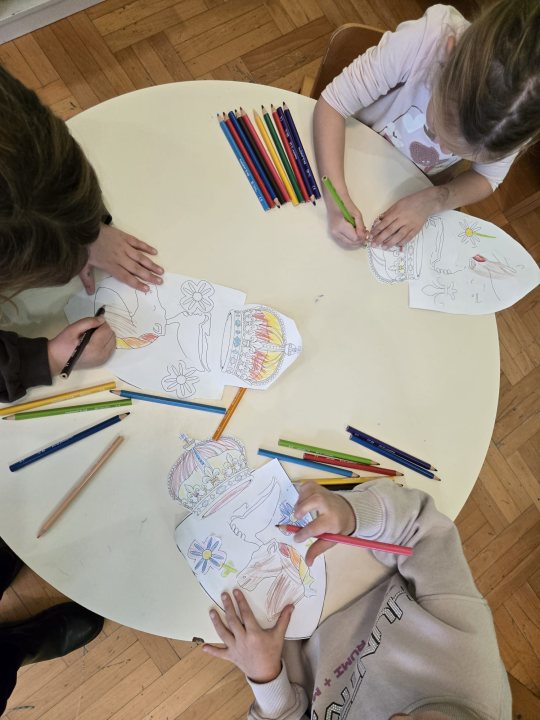 Mali Primoštenci stvarali svoje grbove na radionici kustosice šibenskog Muzeja