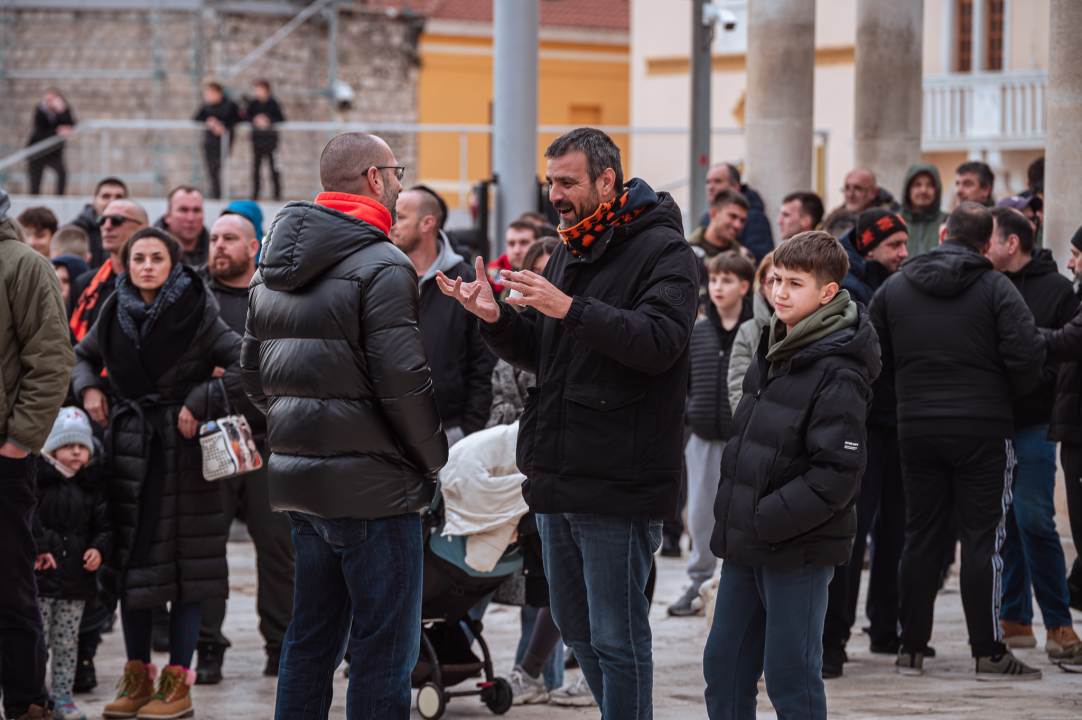 FOTO Funcuti ispred Grada odbili prihvatiti gašenje Šibenika: 'Šta će nam rotori kad nam odu dica?'