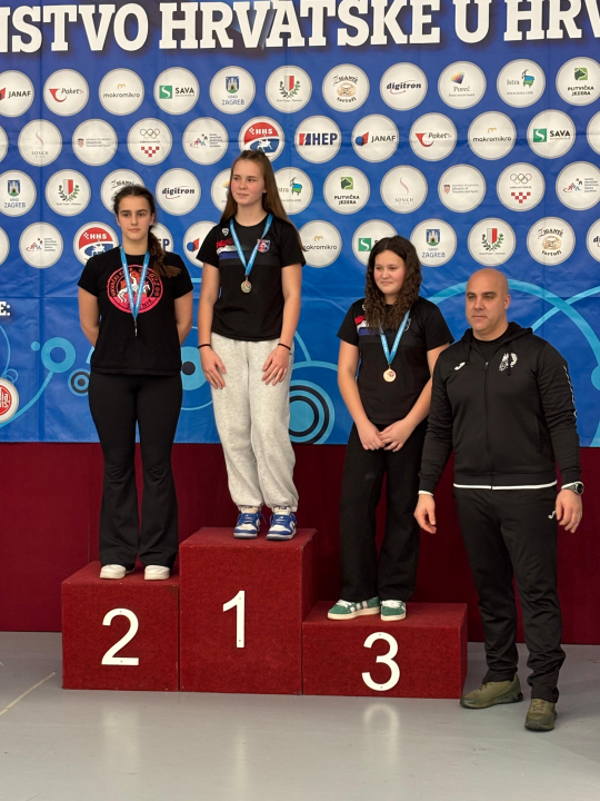 Šibenske hrvačice Lara i Marta Mateja ponijele titule viceprvakinja Hrvatske