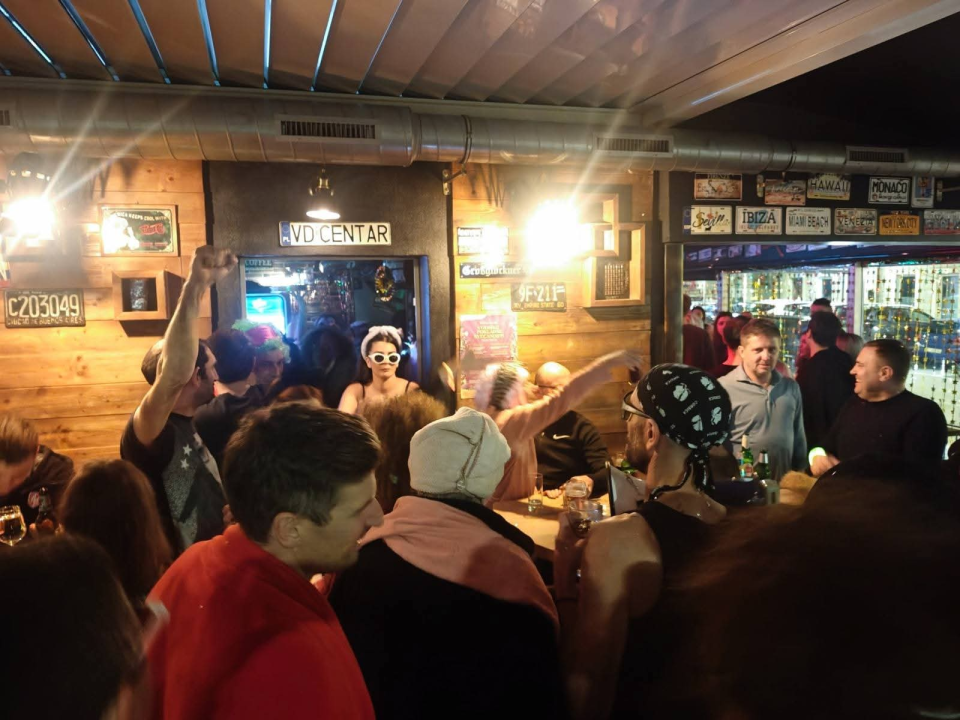 Cilo selo u pidžamama: Vodički pokladi počeli velikim partijem za sve generacije