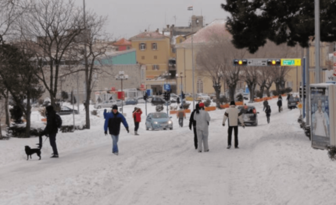 Prije 14 godina Šibenik je bio potpuno zatrpan snijegom