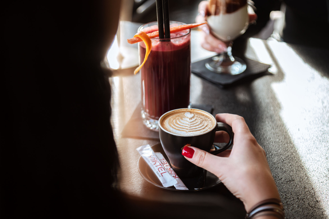 FOTO Mozart ovog mjeseca podiže ljestvicu zabave na novu razinu uz Nina Mrčelu, Sandija Cenova i Wine & Paint!