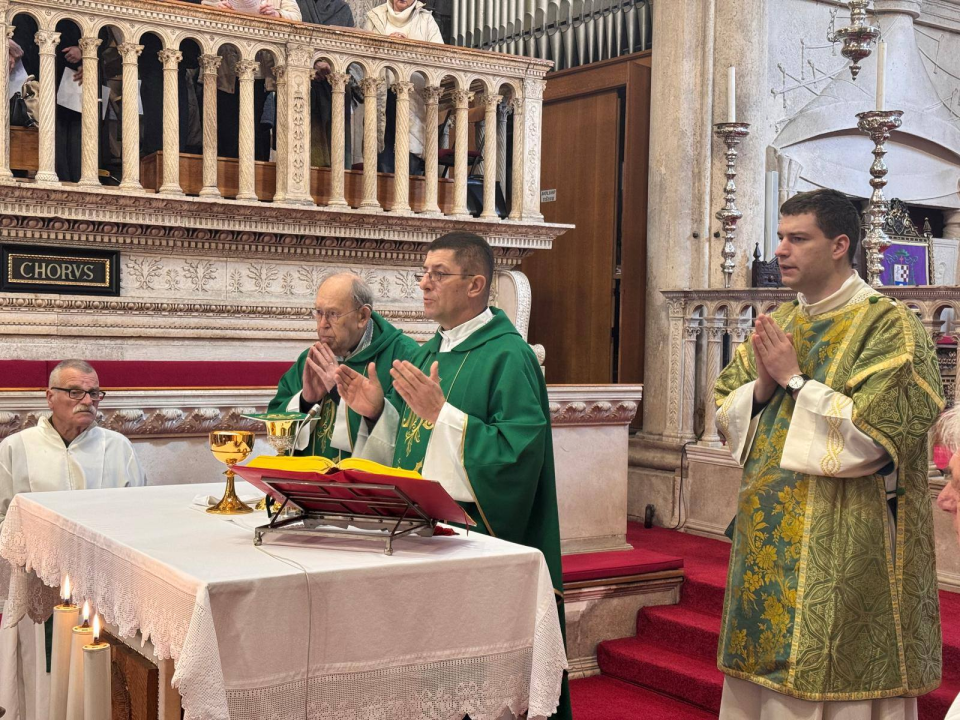 FOTO Svjetski dan braka proslavljen u katedrali sv. Jakova