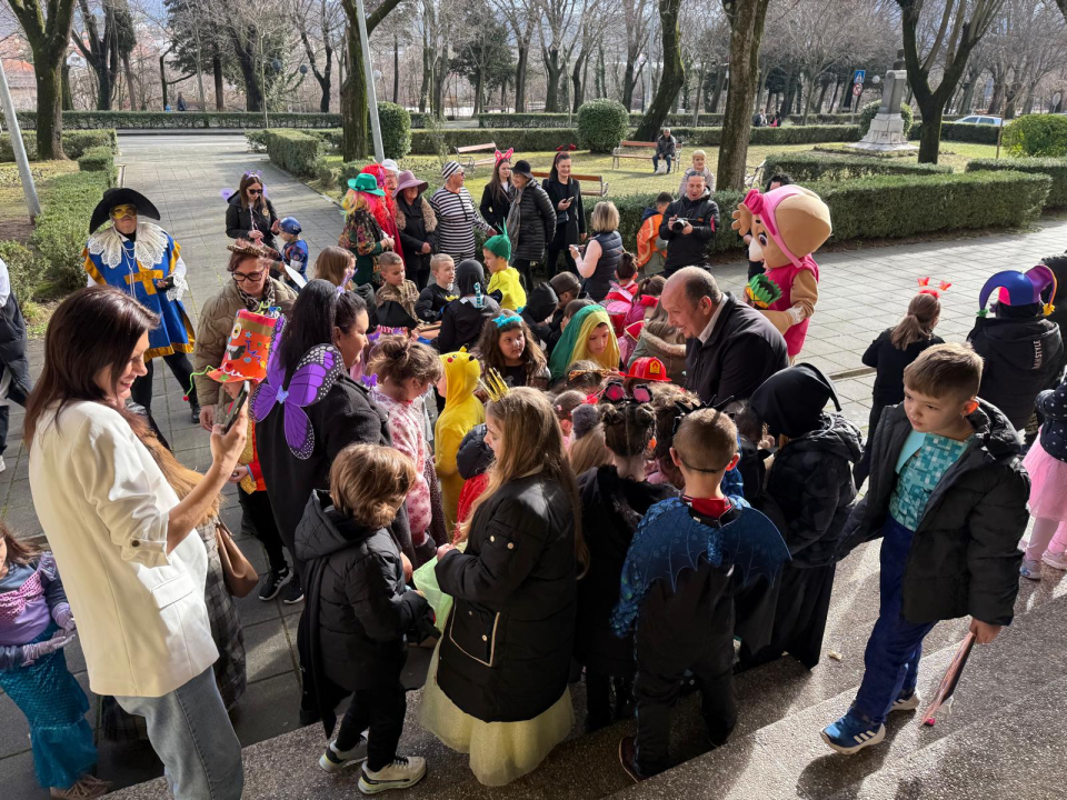 Maškare preuzele ključeve grada Knina