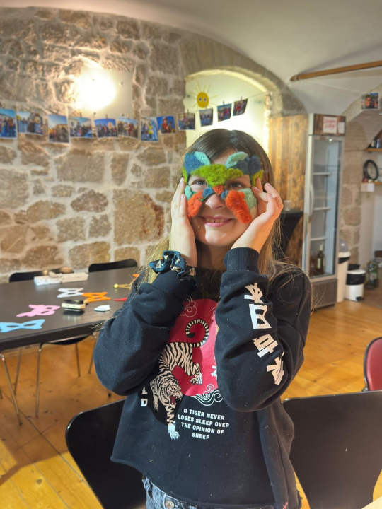 Radionica izrade maski filcanom vunom održana u Art Podrumu