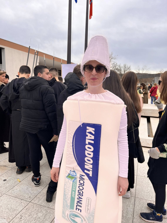 Karnevalska povorka prošetala Kninom: Krnjo ovaj put nije zapaljen, ali je dobro izlupan