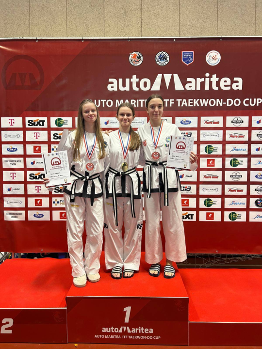 FOTO Taekwondo klub Solaris uspješan u Sesvetama: Vukić i Tudić najbolje borkinje turnira, sestrinski derbi u finalu juniorki