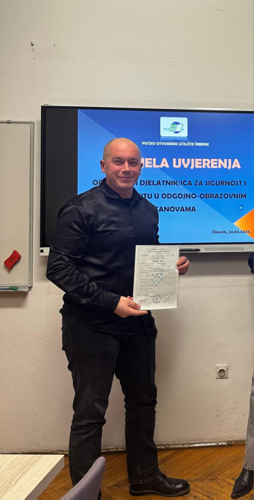 FOTO Ulaganje u znanje se isplati: Polaznici POU Šibenik uspješno završili programe i primili svoja uvjerenja