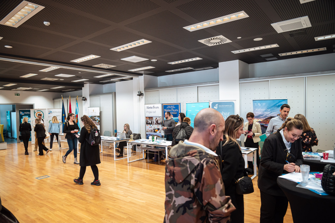 Prilika za izravan kontakt s poslodavcima: 'Dani poslova’ okupili brojne sudionike iz cijele županije
