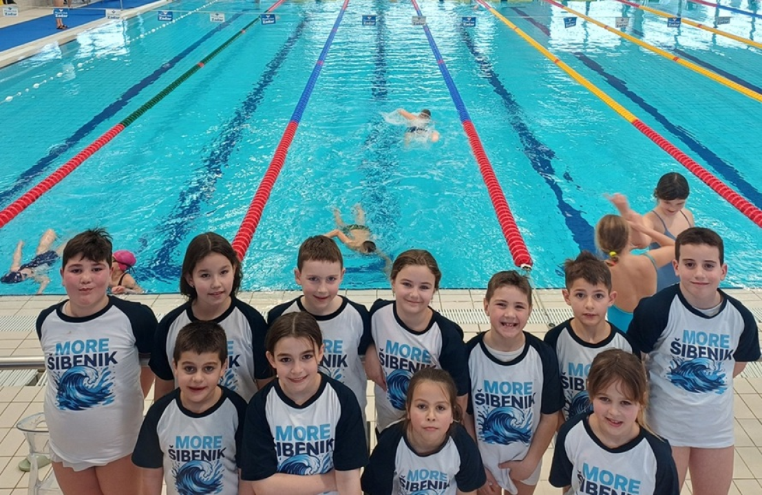 FOTO Plivači Mora u mjesec dana na tri natjecanja, Niko Koloper najuspješniji među početnicima u Dalmaciji