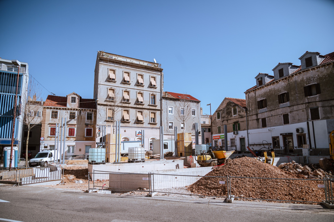 FOTO Posađeni nasljednici 'palih' brijestova na Vanjskom, evo o kojoj vrsti je riječ