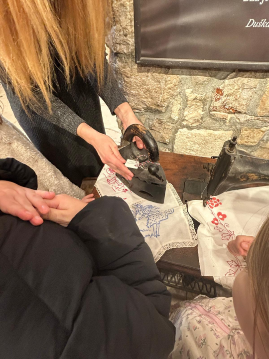 Šibenski mališani u Muzeju saznali kako su naši stari živjeli prije 100 godina