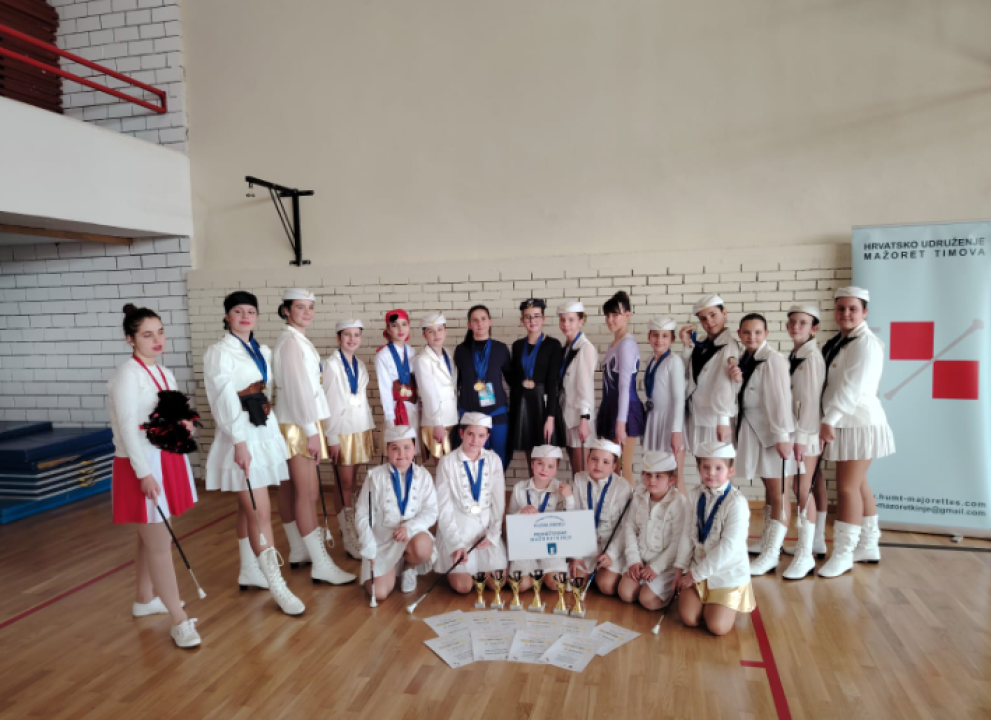 FOTO Primoštenske mažoretkinje zablistale na domaćem terenu i plasirale se na državno prvenstvo