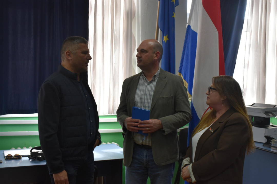 Župan Rakić posjetio Ekonomsku školu: 'Neka vam ovakvi projekti budu motiv za daljnji razvoj i napredak'
