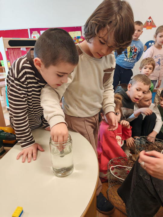 Radionice 'Dobri ribar Pijer' približile mališanima iz Vodica, Jezera i Tisnog ribarsku tradiciju